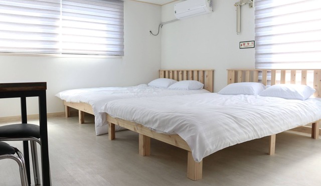 Cozy 1-bedroom apartment in wonderful Seoul with AC, WiFi near Metro and Mall