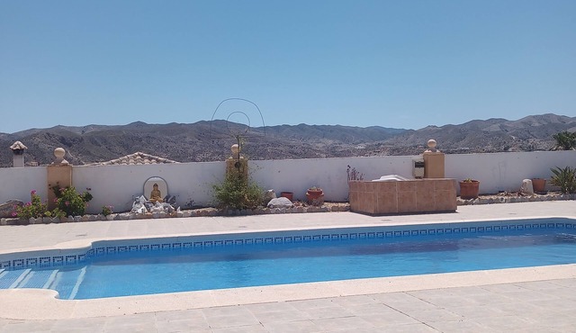Cozy 1-bedroom casita with a terrace overlooking the Almanzora valley moutains