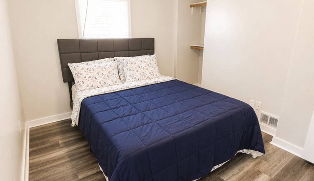 Cozy 1-bedroom house w/Washer and dryer available