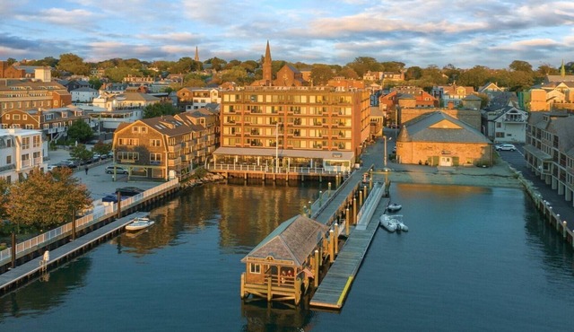 Cozy 1-bedroom Inn on Harbor Thames St