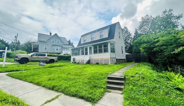 Cozy 1-bedroom studio in Worcester near lake.
