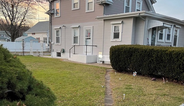 Cozy 1-bedroom apartment in awesome North Providence with AC