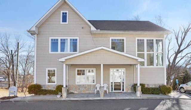 Cozy 1 BR Apt, Kitchen, Central Danbury