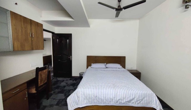 Cozy 1 studio private bedroom in a shared apartment with WiFi, AC