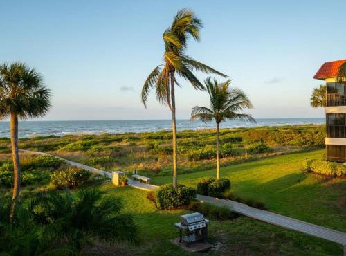 Cozy 1BR beachfront condo on Sanibel Island with stunning ocean views 3B2
