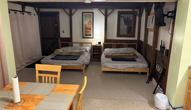 Cozy 2-Bed Suite/Studio with WiFi and AC in welcoming Lakes Region Bridgton
