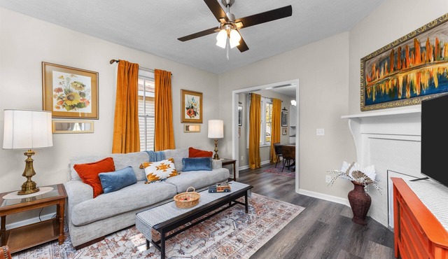 Cozy 2 bedroom, 2 bathroom single-family home with fenced yard