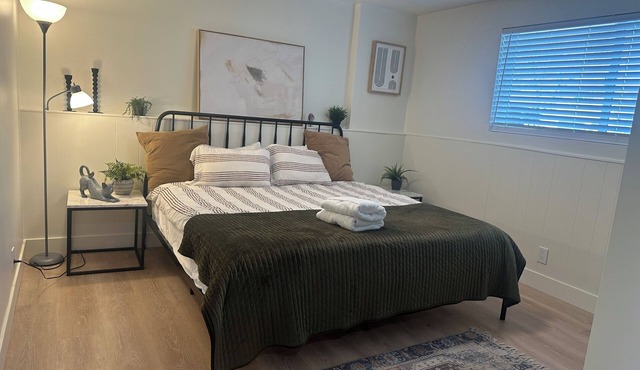 Cozy 2-bedroom apartment in taylorsville with King bed, AC, fast WiFi