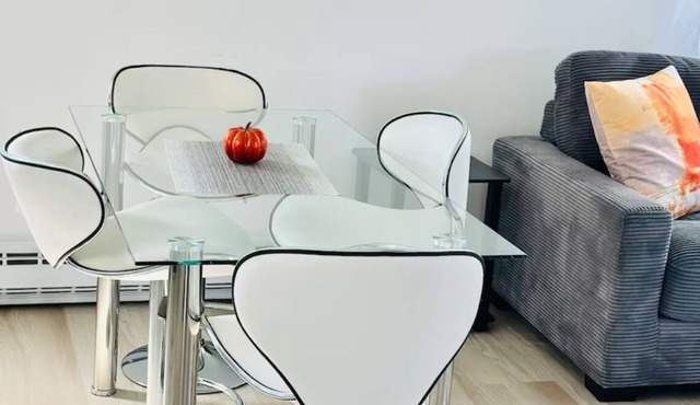 Cozy 2-bedroom apartment,conveniently located next to major stores & boston road