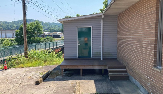 Cozy 2-bedroom apartment in tranquil Nutter Fort with AC, WiFi. Close to I 79.