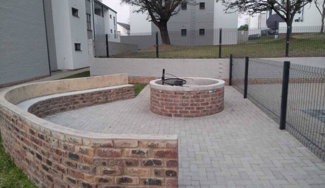 Cozy 2-bedroom apartment in enjoyable Mbombela with AC