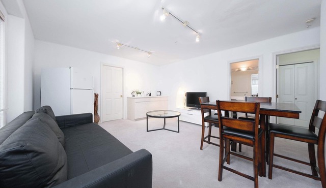 Cozy 2-Bedroom Basement Guesthouse with Private Entrance