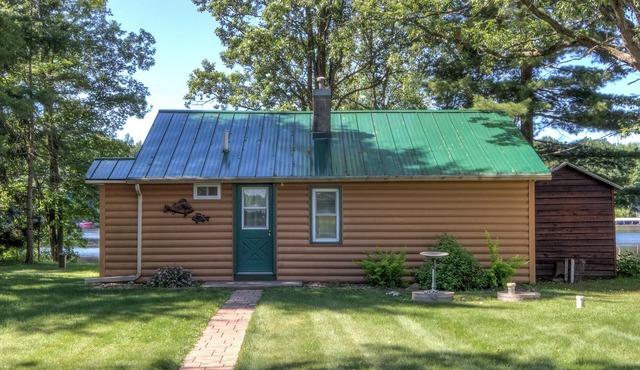 Cozy 2-Bedroom Lake Holcombe Cottage