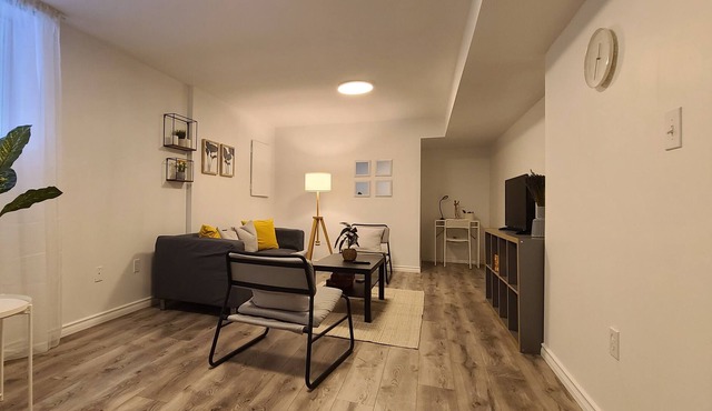 Cozy 2-bedroom lower unit!