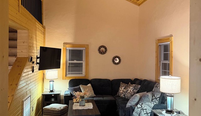 Cozy 2 bedroom pet friendly cabin in great location with all the extra's