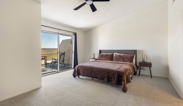 Cozy 2-bedroom townhome in lovely Oklahoma City with WiFi, lake, restaurants.