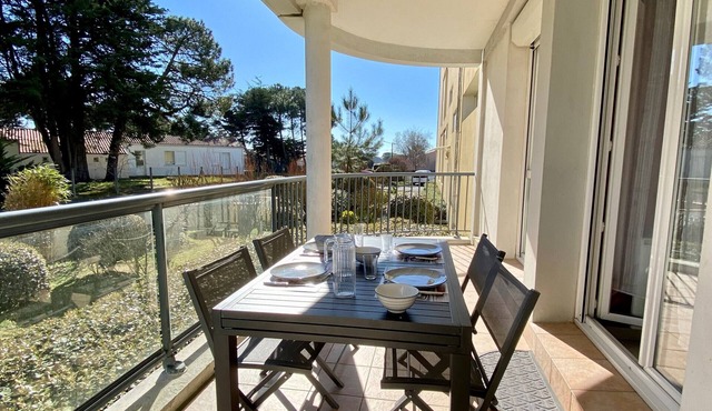 Cozy 2-Person Apt with Balcony, Near Beach and City Center, Free WiFi, 2* Rated