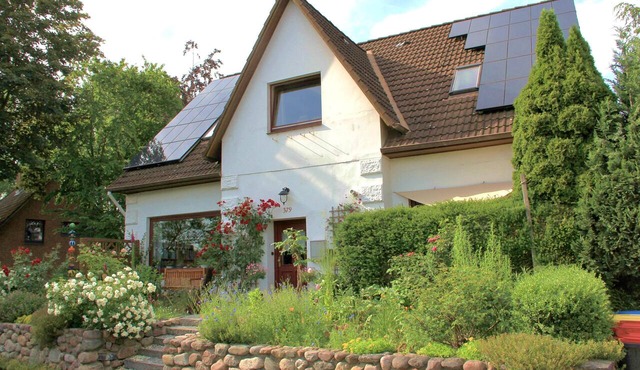 Cozy, 2018 newly furnished apartment in the green east of Hamburg.