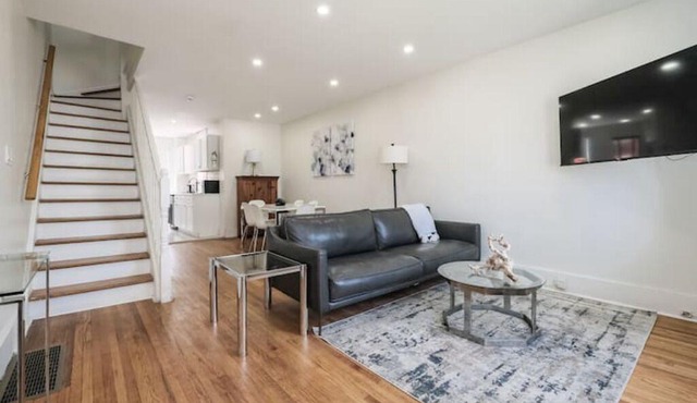 Cozy 2bd with beautiful view of Detroit River