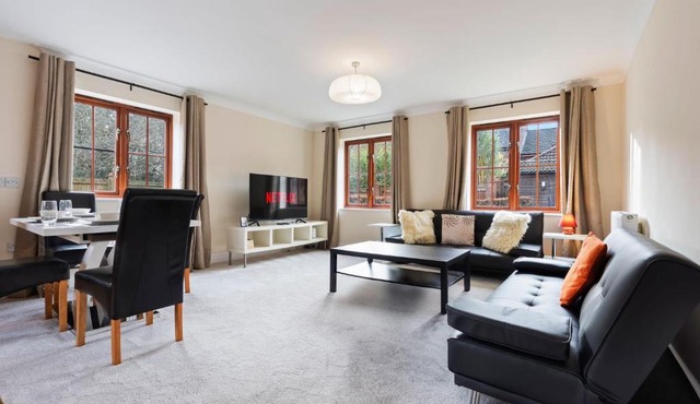 Cozy 2bed flat with free parking near Willen Lake in Milton Keynes