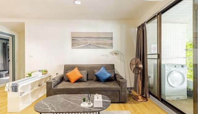 Cozy 2BR Apt in Central Bangkok 5 mins BTS 110 SQM
