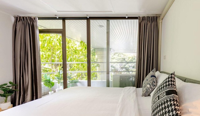 Cozy 2BR Apt in Central Bangkok 5 mins BTS 110 SQM