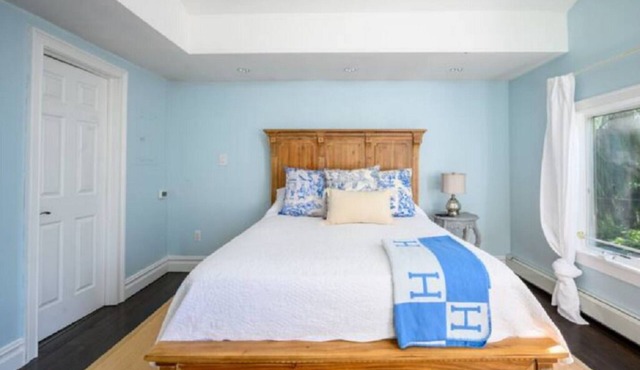 Cozy 2BR Apt w/Dedicated Home Office & Restoration Hardware Furnishing
