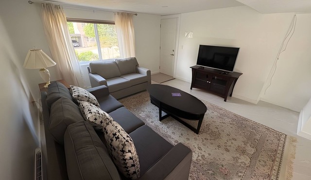 Cozy 2BR First Floor Suit with Free Private Parking - Perfect for Long Term Stay
