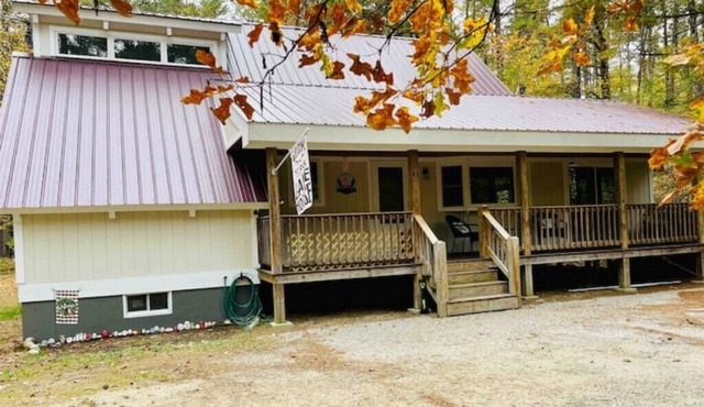 Cozy 3-bdrm with Ossipee Lake access, near White Mntns, Skiing, Shopping, Hiking