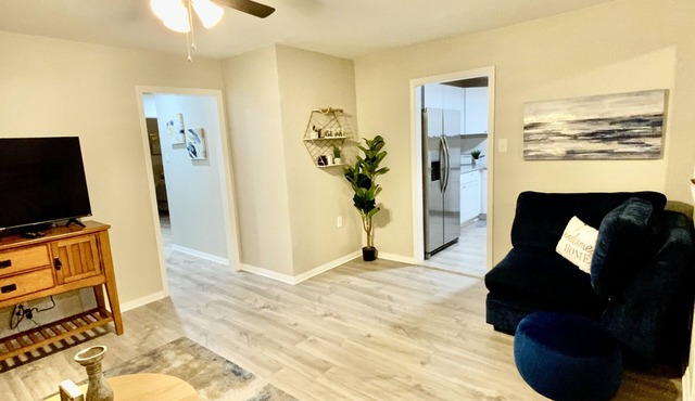 Cozy 3 bed, 1.5 bath centrally located in the heart of Durant.