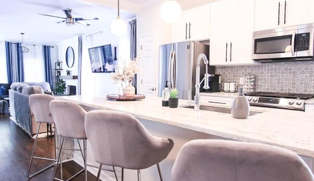 Cozy 3 Bedroom Farmhouse in the Heart of ATL