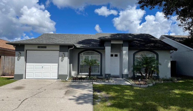 Cozy 3 bedroom home close to everything in Tampa!