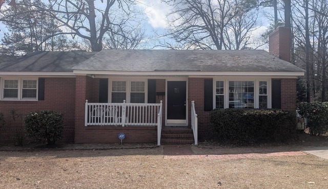 Cozy 3-bedroom house with AC in the heart of Haymount
