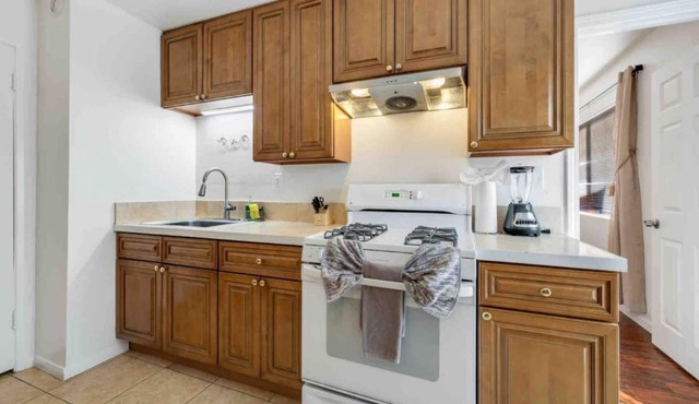 Cozy 3 BR Condo With Pool Access In Riverside
