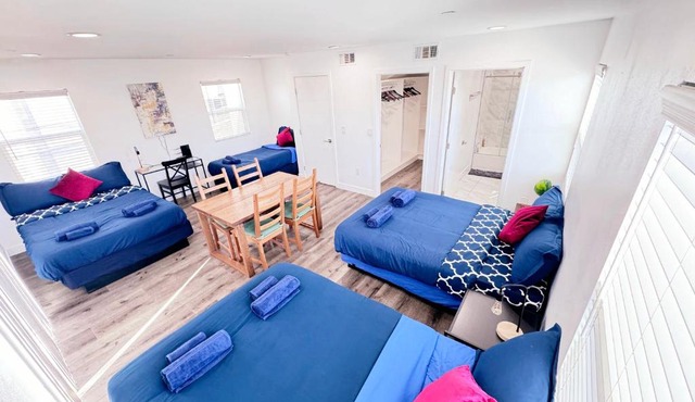 Cozy 3 BR Townhouse with Balcony