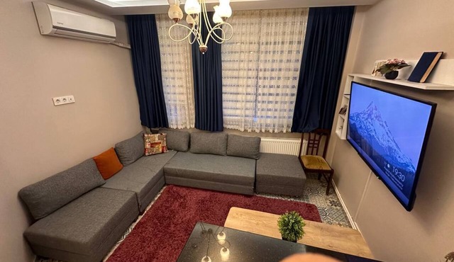 Cozy 3 Room Flat w/2 AC, WiFi, Walk to Blue Mosque