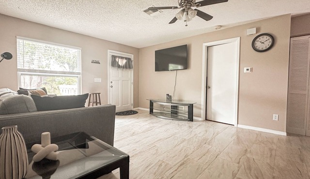 Cozy 3BR Family Home w/Office, Full Kitchen & Peaceful Vibe