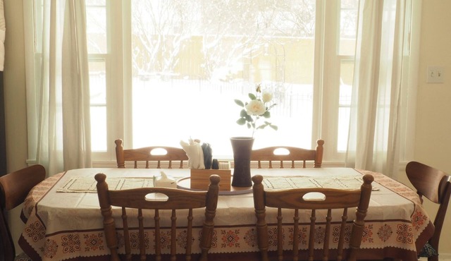 Cozy 3BR Family Ranch with Full Kitchen – 4-Min Drive to UIUC & Memorial Stadium