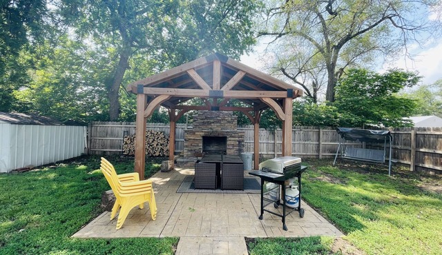 Cozy 3BR, Theater Room & Firepit No Cleaning Fee!