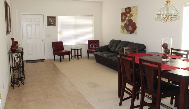 Cozy 5 Bdrm 2.5 ba with a Pool!
