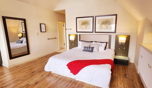 Cozy 5 beds/4 bathrooms perfect for families or friends
