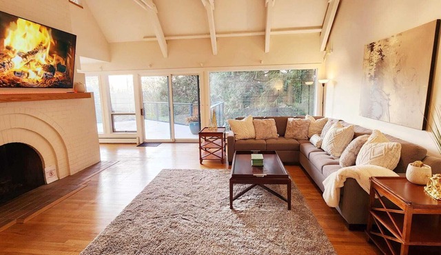 Cozy 5 beds/4 bathrooms perfect for families or friends
