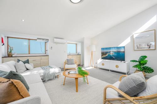 Cozy 5 BR Family Home in Balmain 4KM CBD