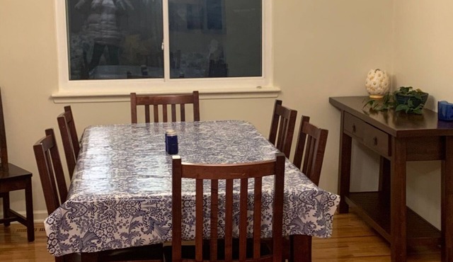 Cozy A2 Colonial Sleeps 12!