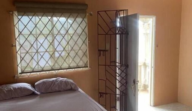 Cozy accommodation in the cool hills of ,Mandeville with a view of the ocean