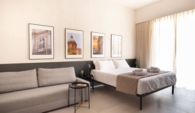 Cozy accommodation in the center of Palermo within walking distance of Via Libertà.