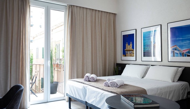 Cozy accommodation in the center of Palermo within walking distance of Via Libertà.
