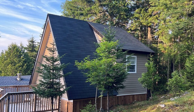 Cozy Aframe-1 bedroom, full bathroom, kitchenette cabin with WiFi in Saint John