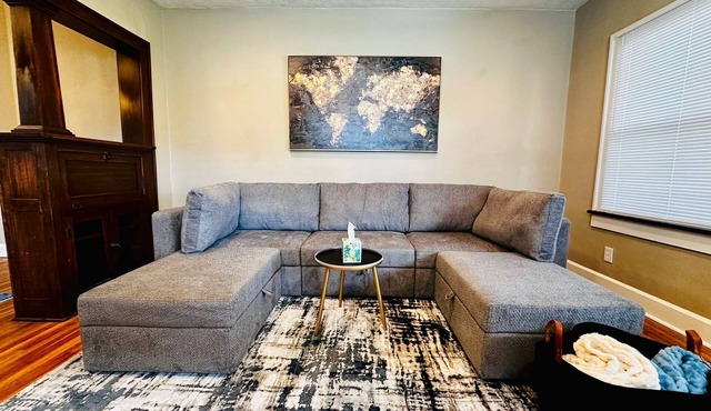 Cozy and Central I SoBro I Steps to Dining & Monon, Sleeps 6, Private Parking.