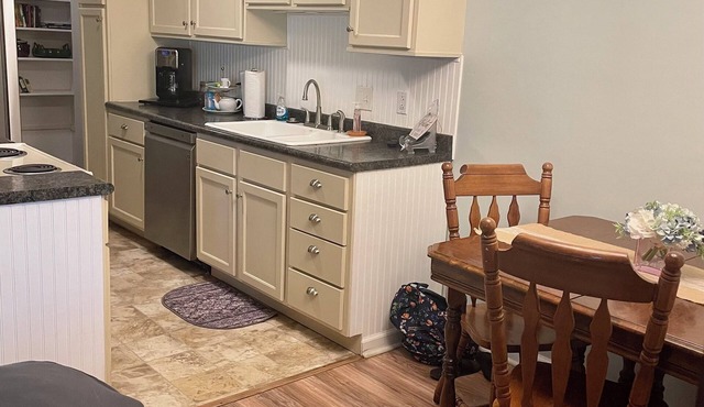 Cozy and Comfy 2 Bedroom Condo in Grand Blanc